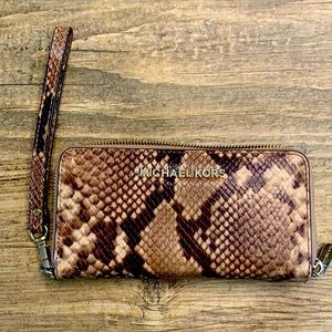 Michael Kors wristlet wallet